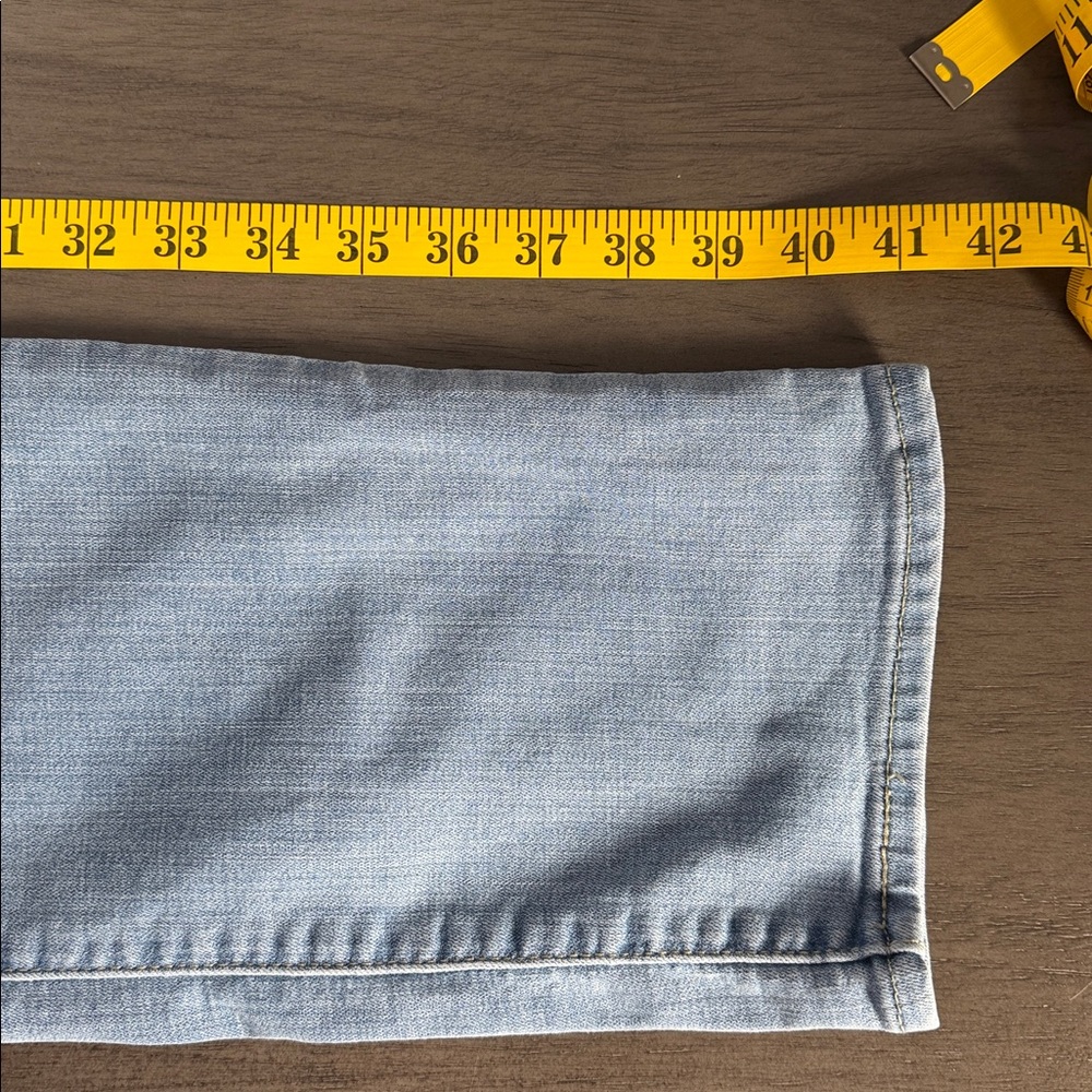 Levi’s Classic Straight Jeans Women’s Size 8 Light Wash - Picture 9 of 11